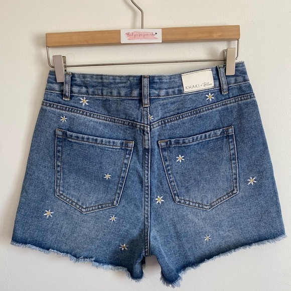 Khaki and Blu “Y2K” High Waisted Embroidered Cutoffs Juniors 9 - Picture 2 of 4